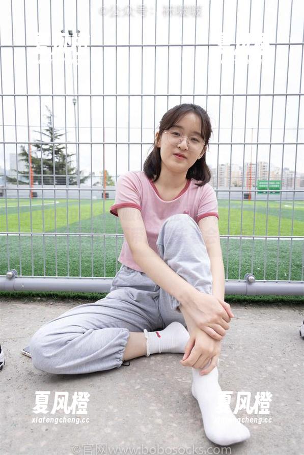 BoBoSocks袜啵啵-稚予 BoBoSocks袜啵啵 - 稚予厚黑丝大腿袜图集更新,不带眼睛去看会可惜。
