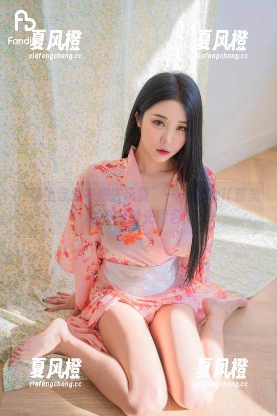 “穿上连体衣想去玩耍”——Bomi(普美)的cos时光图包！