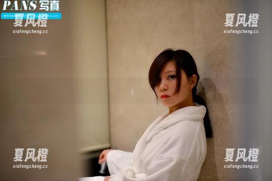PANS-折折 PANS - 听说折折的女友原图能治愈一切,试试下载一张吧!