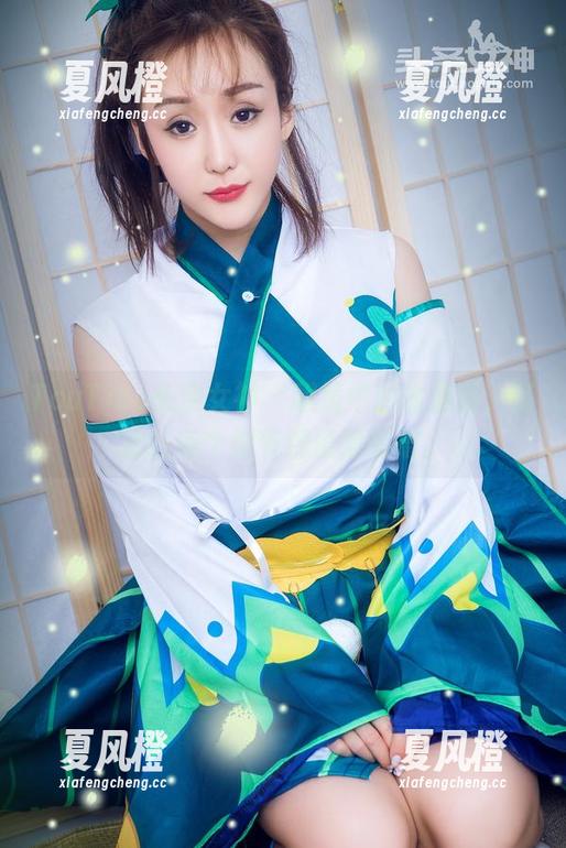 TouTiao头条女神-古丽苏 TouTiao头条女神 - 眼镜中的古丽苏,高清让每个细节都值得咀嚼。