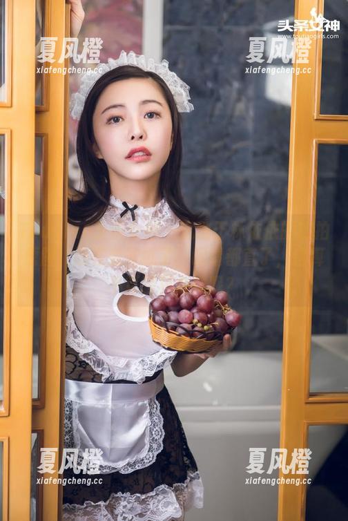 TouTiao头条女神-林依依 TouTiao头条女神 - 沉迷于林依依的旅拍原图,现在变壁纸了,眼睛都直了,这算不算跨界合作呢?