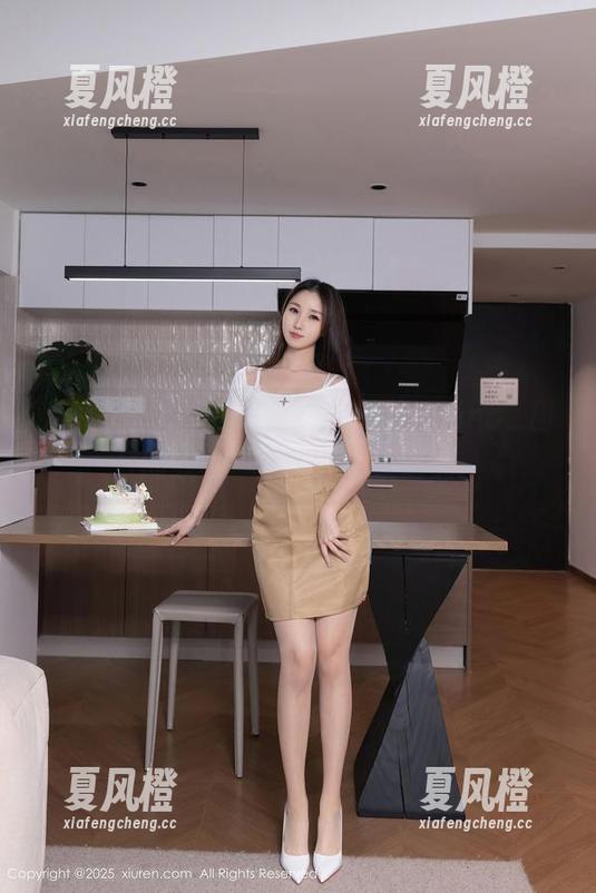 Xiuren秀人网-tina_甜仔 Xiuren秀人网 - 办公室图集,tina_甜仔的经典“上班”入镜时刻。