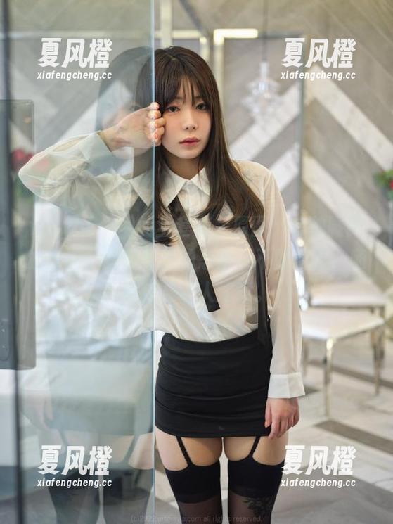 wuyo(우요)的全套美足原图，有种微微的叛逆，就像女孩的态度，不整不约，随意却又让人注意。