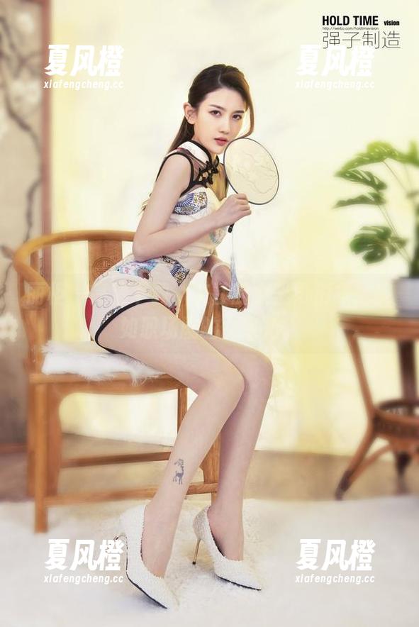 丽柜-文静 丽柜 - 高清下载,文静的女上司形象,宛如职场剧的女主角。