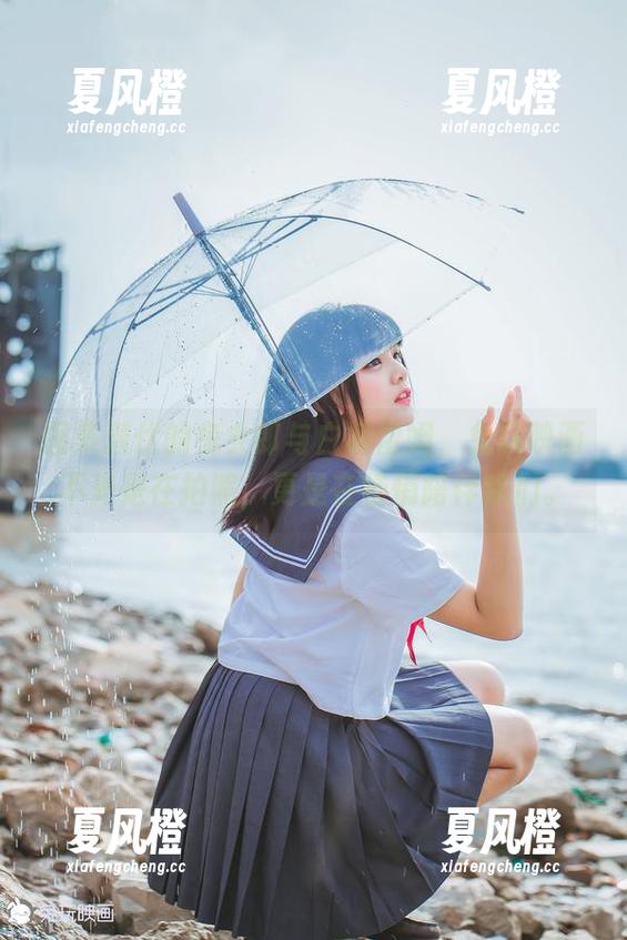图集潜伏的兔女郎与白裙雷姆，兔玩映画不光是在拍照，更是在悄悄陪伴我们。