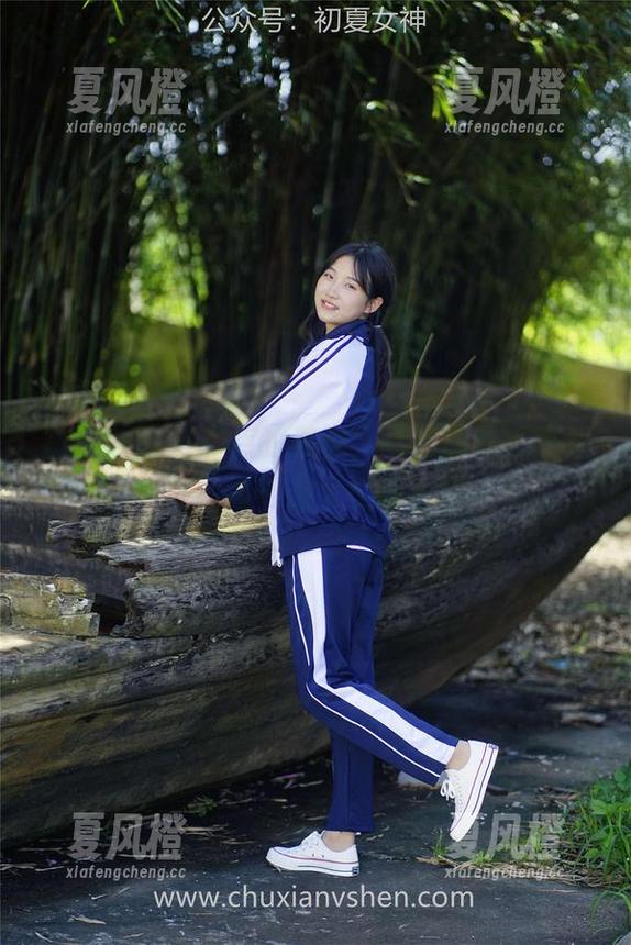 初夏女神-点点 初夏女神 - 点点的美脚,高清原图?难道我需要做个比对?