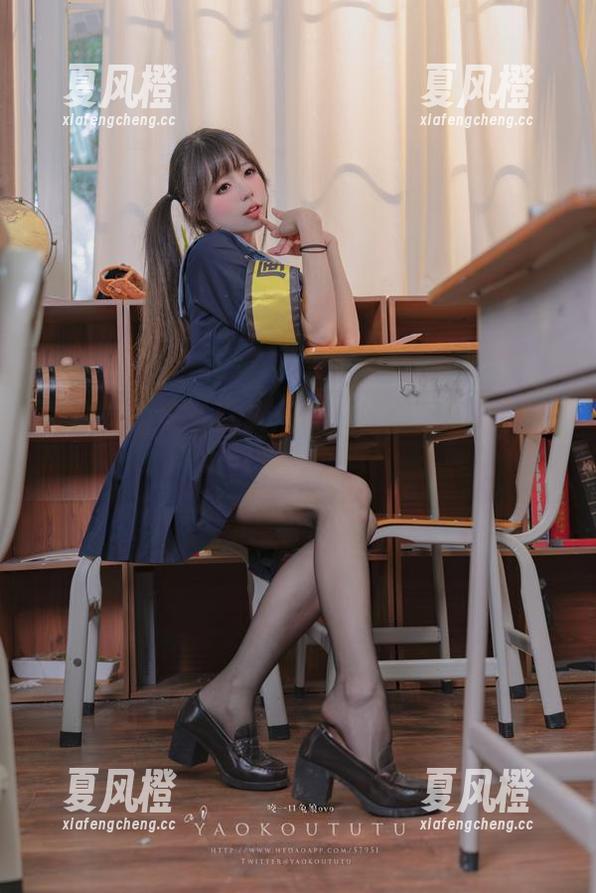 咬一口兔娘 咬一口兔娘写真集:机车修理工的独特风味,保修四百!