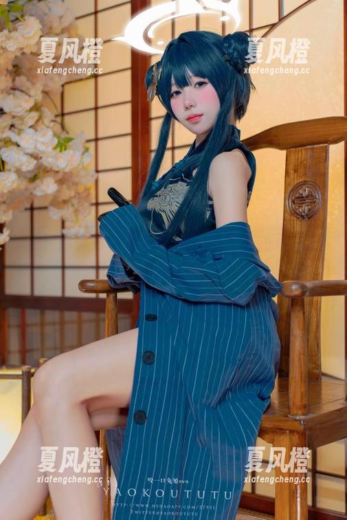 咬一口兔娘 咬一口兔娘的旗袍合集,有些姿态可真让人心猿意马,说不清哪里诱人。