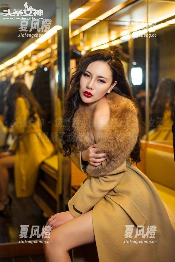 头条女神-刘瑾希 头条女神 - 这最新套图里的刘瑾希,女王范儿给了我点意外的小惊喜。