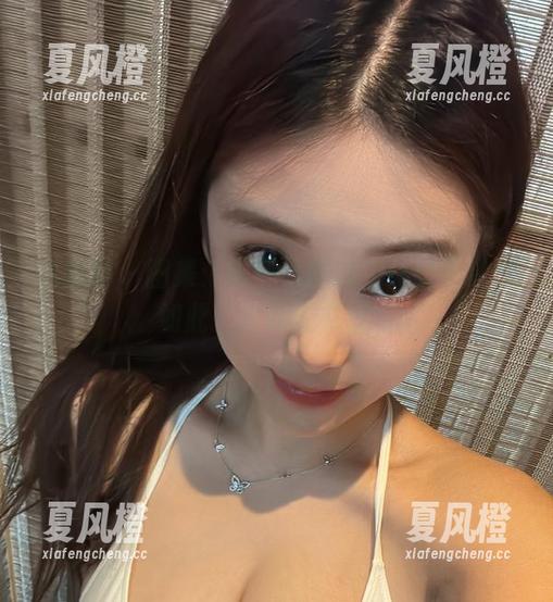 奶雯 微密圈 - 图集:银色吊带裙,让奶雯变得如此‘耀眼的离谱’