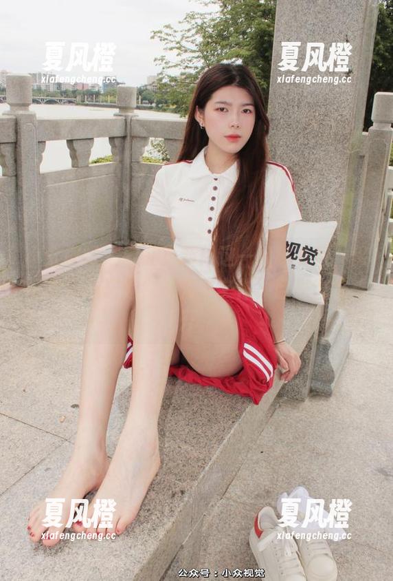 小众视觉-敏儿 小众视觉 - 敏儿更新!这一组秘书照,保证你流连忘返,不光是文件,目光也难拔开。