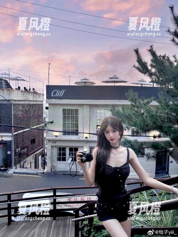 怡子yiii 怡子yiii化身冰公主,写真集像是藏在冰柜里的冰淇淋,别忘了下载哦!