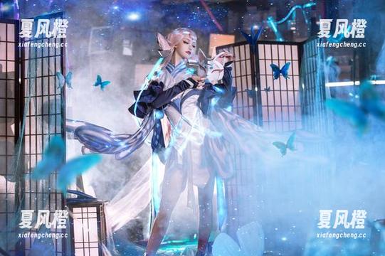 戚顾儿 戚顾儿的牛仔裤作品,真实审美与不靠谱穿搭的“完美”结合。