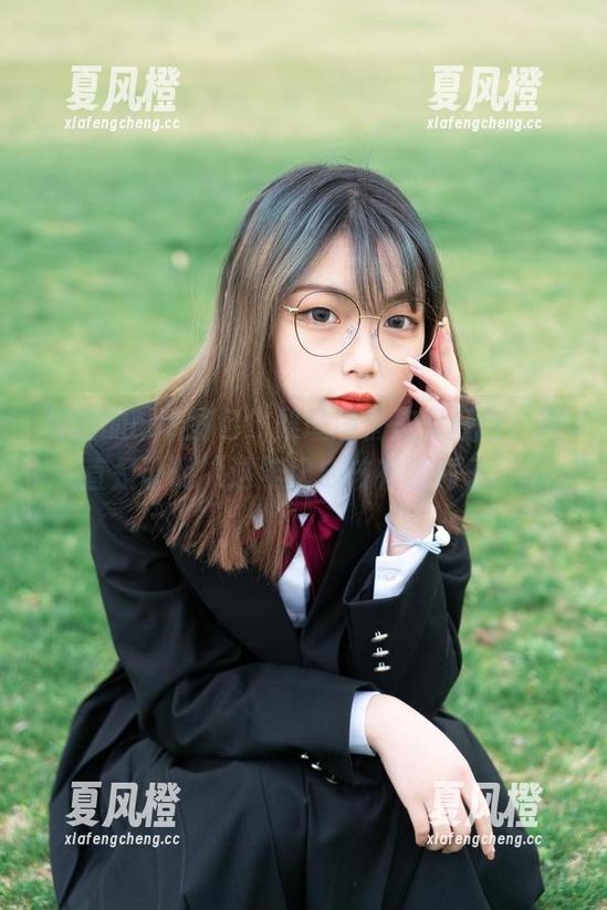 梨瑾瑾 校园的cos图包,梨瑾瑾俏皮又任性,简直是证明“这年纪应该有的样子”.