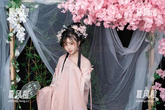 爆机少女喵小吉 爆机少女喵小吉的天台高清虽然好,可我总觉得不小心就让邻居看到了……