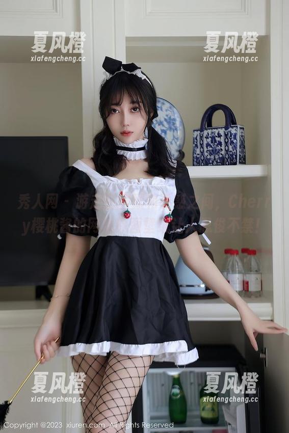 秀人网-Cherry樱桃酱 秀人网 - 游走在幽默和诱惑之间,Cherry樱桃酱的网袜原图壁纸让人忍俊不禁!