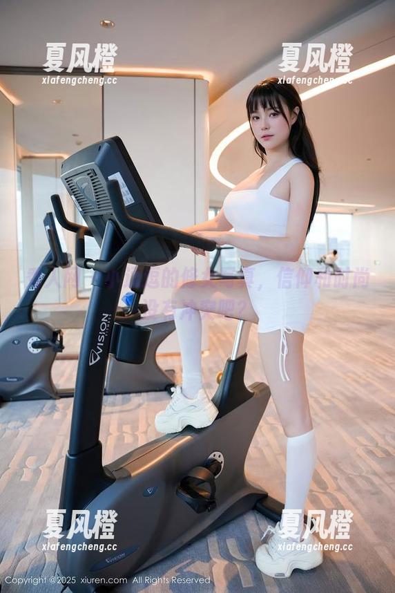 秀人网-小逗逗 秀人网 - 小逗逗的修女写真,信仰和时尚没有冲突吧?
