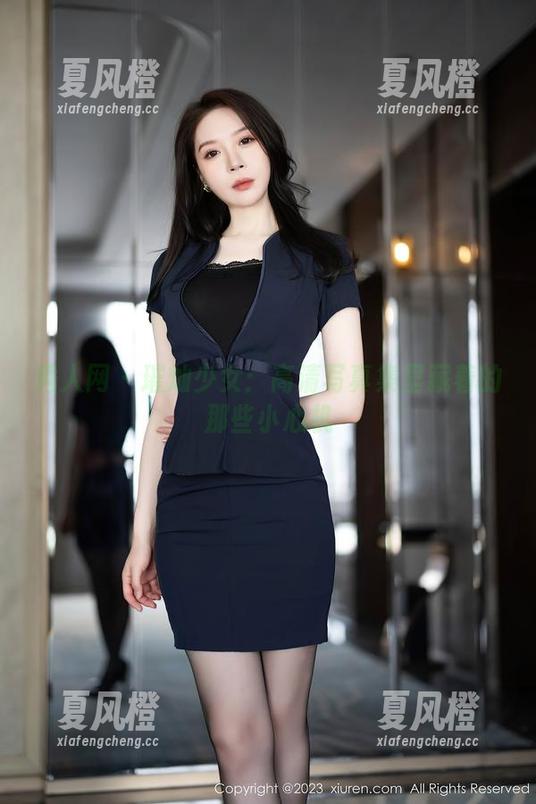 秀人网-璀灿 秀人网 - 璀灿少女:高清写真集里藏着的那些小心机