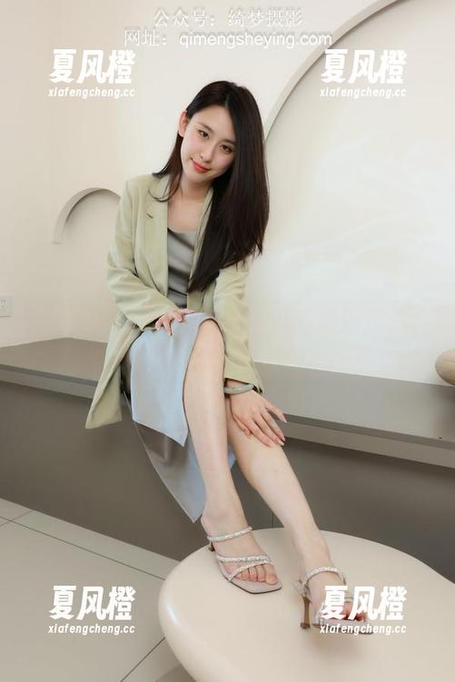 绮梦摄影-露露 绮梦摄影 - 居家的露露,高清图包充满了摸着鞋子想吃零食的懒散气息