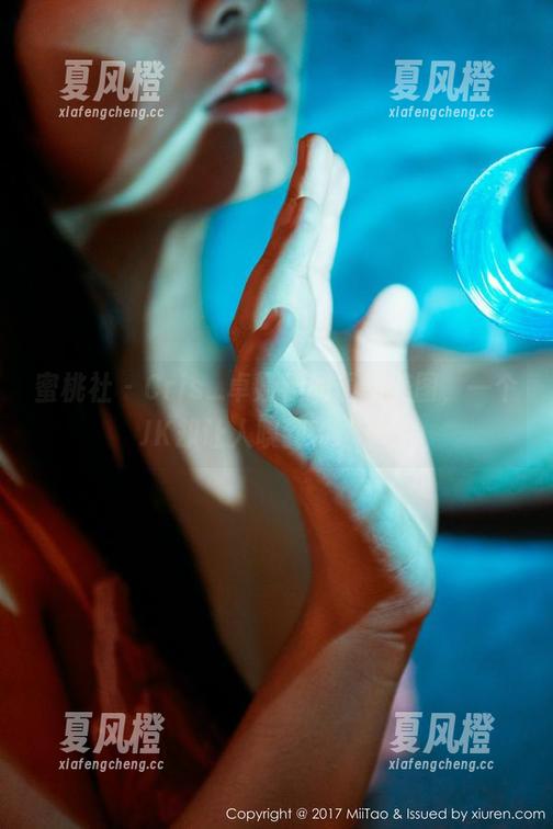 蜜桃社-Cris_卓娅祺 蜜桃社 - Cris_卓娅祺的最新美图,一个JK却让人嗅到了心事?