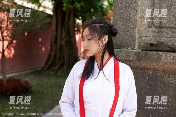 蜜桃社-佩琦Pinky 蜜桃社 - 佩琦Pinky丝袜分享:如果丝袜会说话,它们一定有个麦克风!