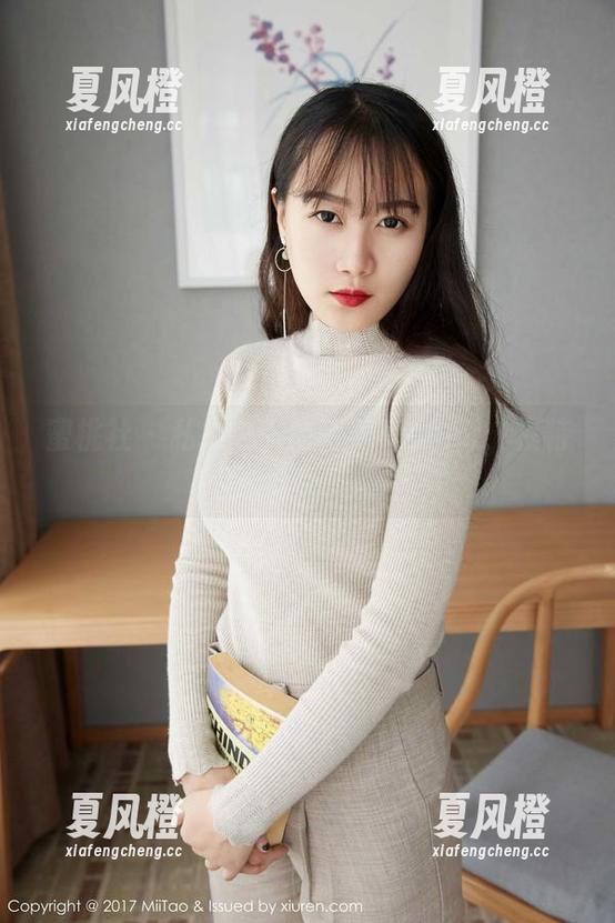 蜜桃社-萌美Moemi 蜜桃社 - 私拍之下的萌美Moemi:模特的圣诞愿望清单