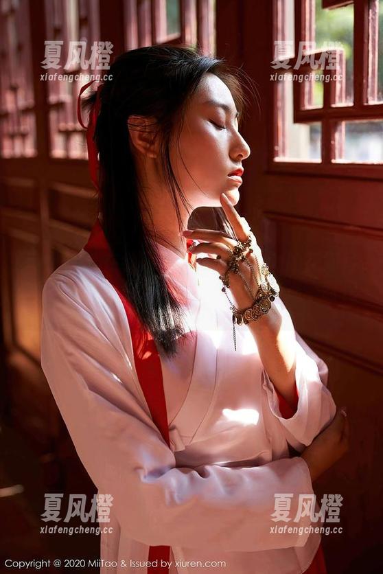 蜜桃社-陆萱萱Cecilia 蜜桃社 - 在线刷陆萱萱Cecilia的花嫁写真,真心疑惑这样的装扮适合在哪个时代。