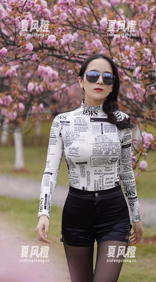 辣妈女神 微密圈 - 高清呈现:辣妈女神的灰丝套图,满屏都是青春的味道,连颗粒感都五光十色