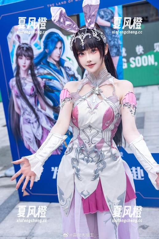 露儿大魔王 露儿大魔王的少女美图合集,像一杯微甜的饮料,细细品味吧。