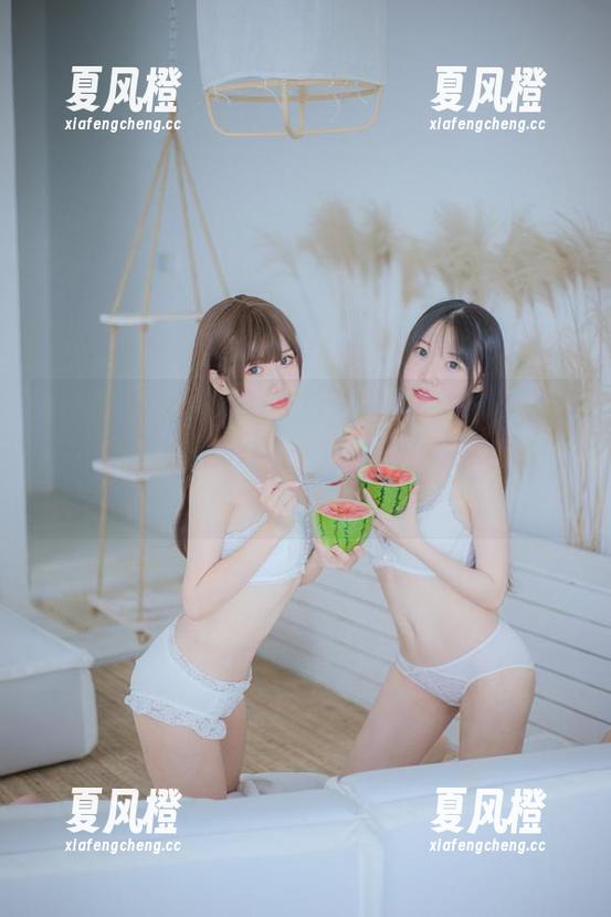 香草喵露露 香草喵露露:这组美图里的粉白裙子真能让人流连忘返,换了裙子,就换了心情嘛!