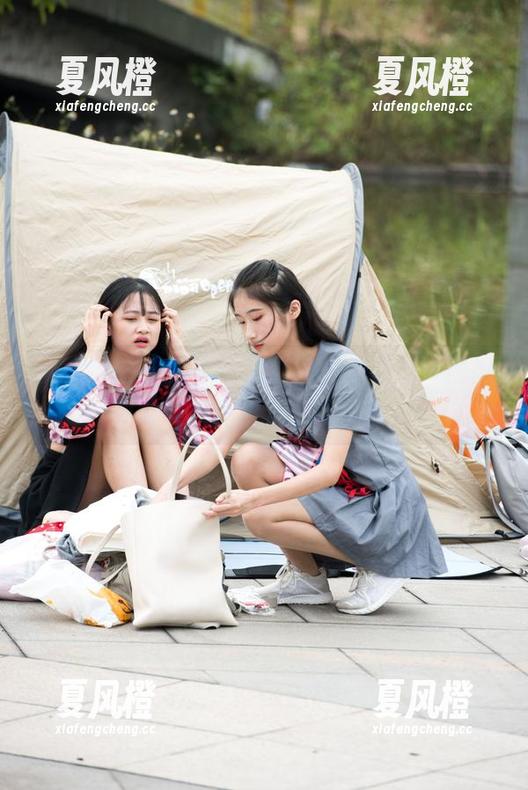 魔镜街拍-艾小青 魔镜街拍 - 她的眼镜真让人想下载,网盘里的艾小青合集有多抢手?